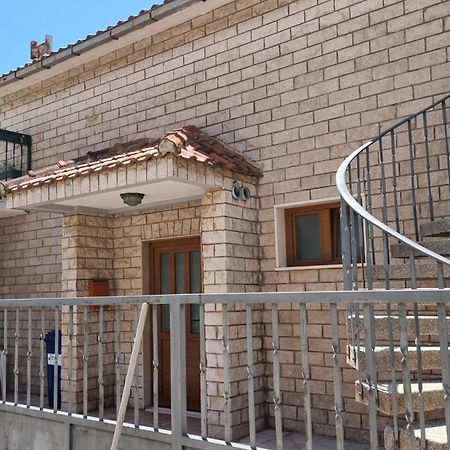 Apartments Soric Omis Bagian luar foto