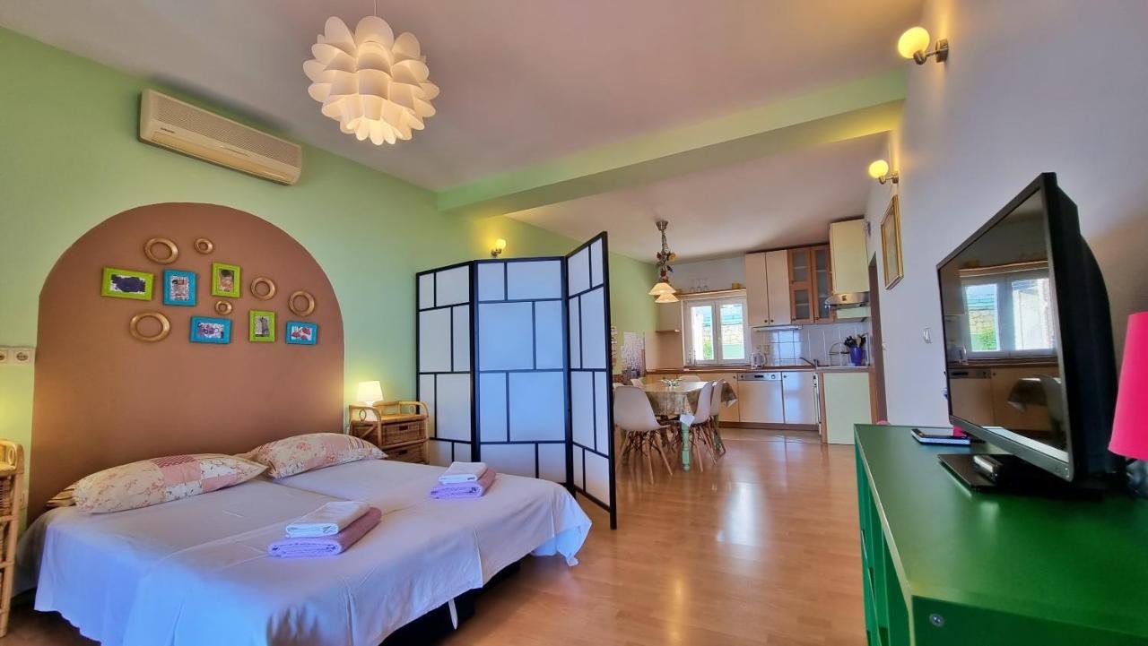 Apartments Soric Omis Bagian luar foto