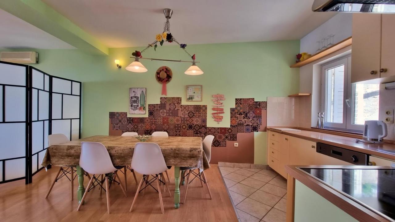 Apartments Soric Omis Bagian luar foto