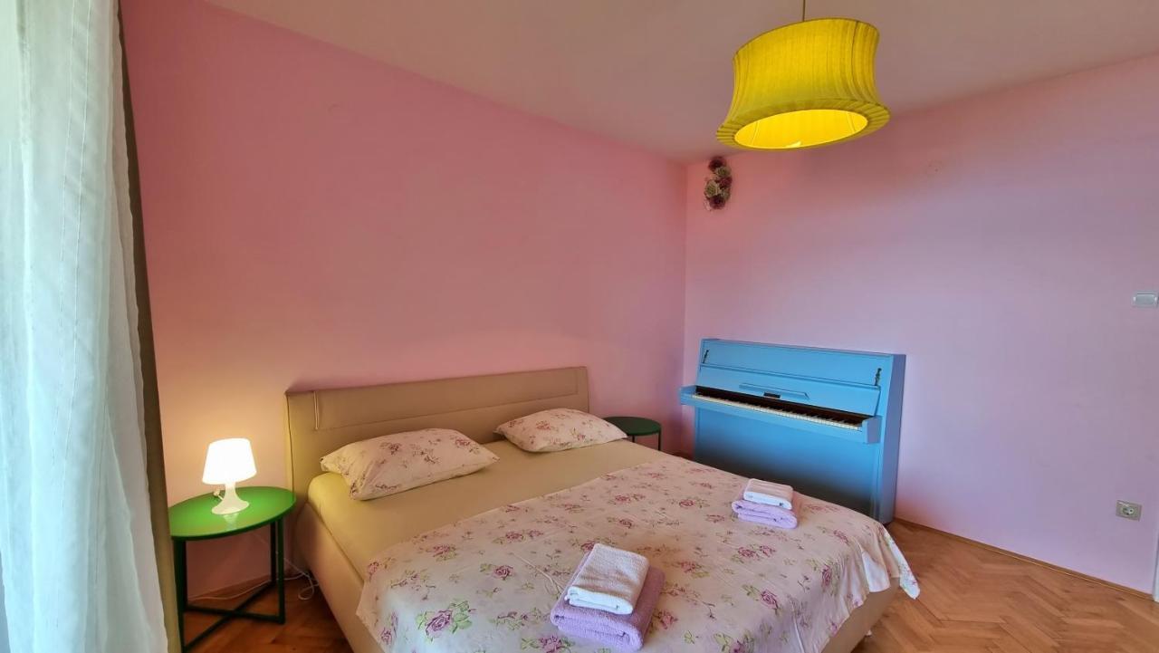 Apartments Soric Omis Bagian luar foto